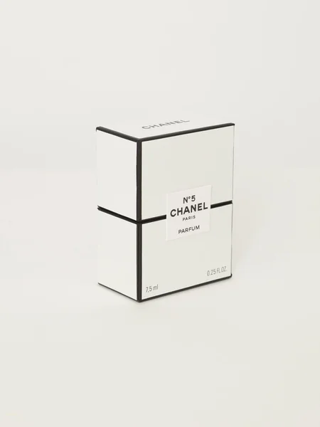 #Frasco de perfume 5 Chanel. Paris. França — Fotografia de Stock