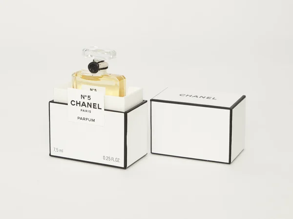 #Frasco de perfume Chanel 5. París. Francia —  Fotos de Stock