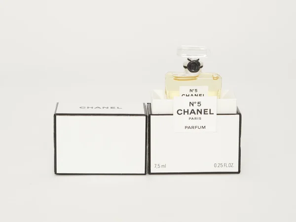 #Frasco de perfume 5 Chanel. Paris. França — Fotografia de Stock