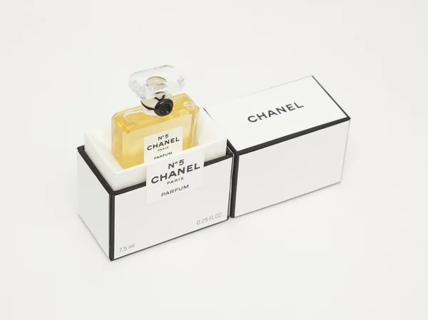 #Frasco de perfume Chanel 5. París. Francia —  Fotos de Stock