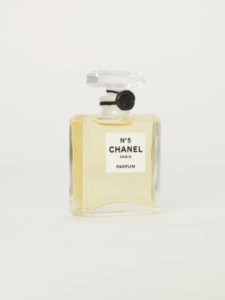 #Frasco de perfume Chanel 5. París. Francia —  Fotos de Stock