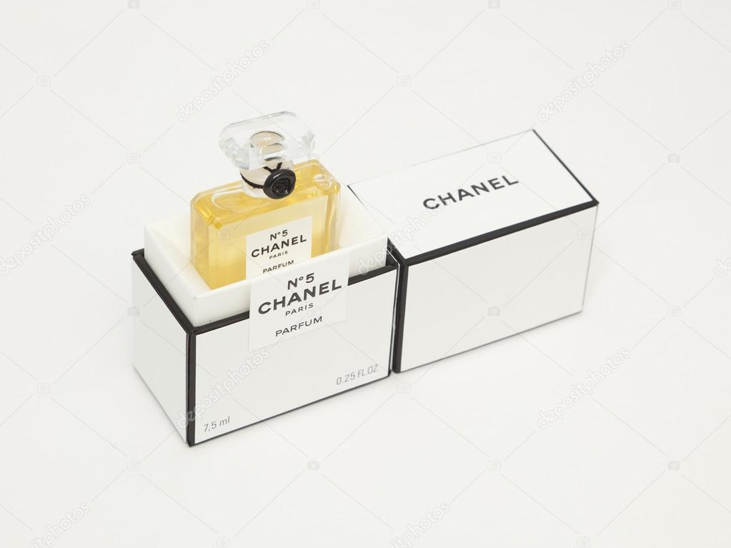 5 Chanel Perfume bottle. Paris. France – Stock Editorial Photo © Igor_Vkv  #116946070