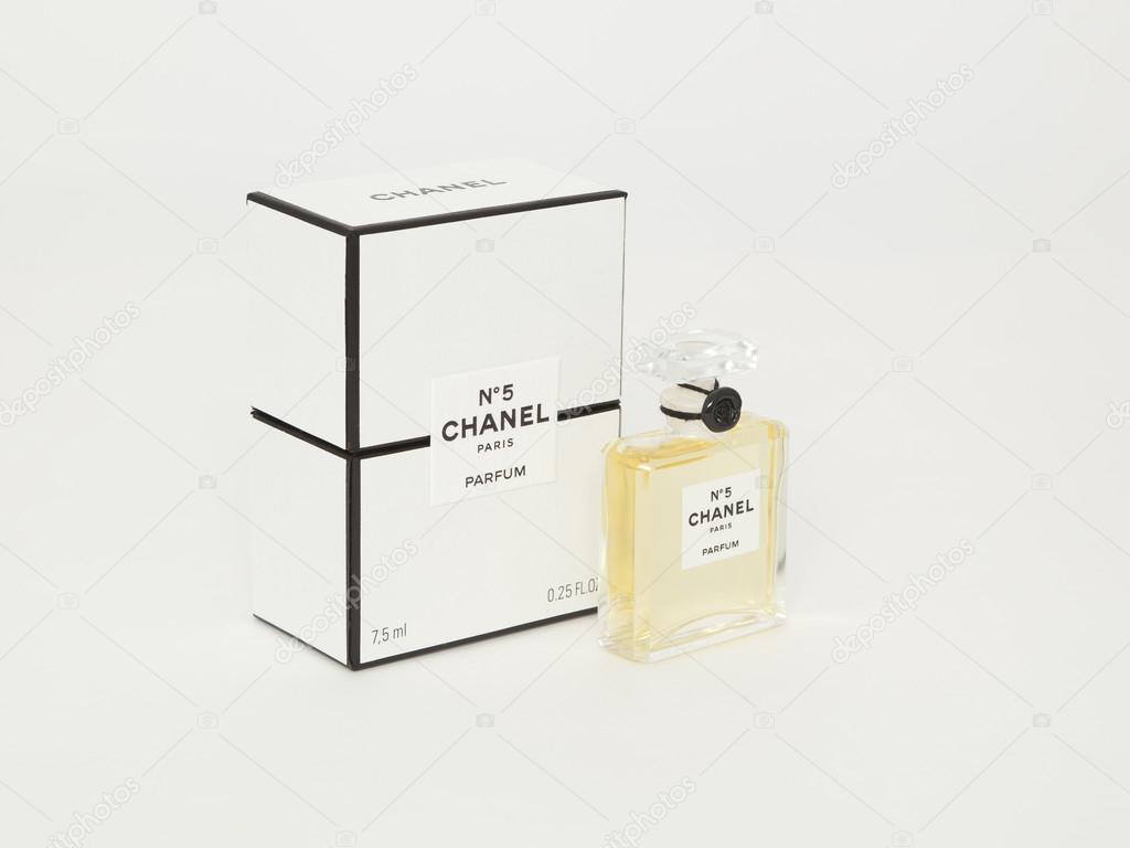 5 Chanel Perfume bottle. Paris. France – Stock Editorial Photo © Igor_Vkv  #116946202