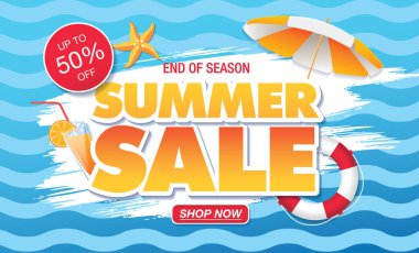 Mavi gökyüzü ve deniz sahili arkaplanlı yaz indirimi afişi 