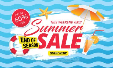 Mavi gökyüzü ve deniz sahili arkaplanlı yaz indirimi afişi 