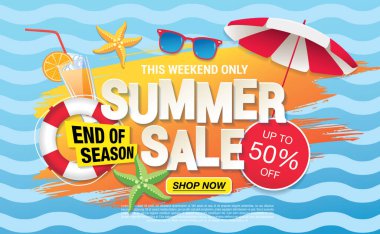 Mavi gökyüzü ve deniz sahili arkaplanlı yaz indirimi afişi 