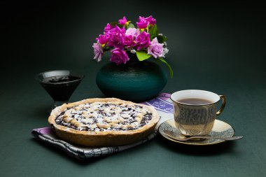 Siyah frenk üzümü pasta