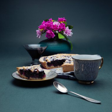 Siyah frenk üzümü pasta