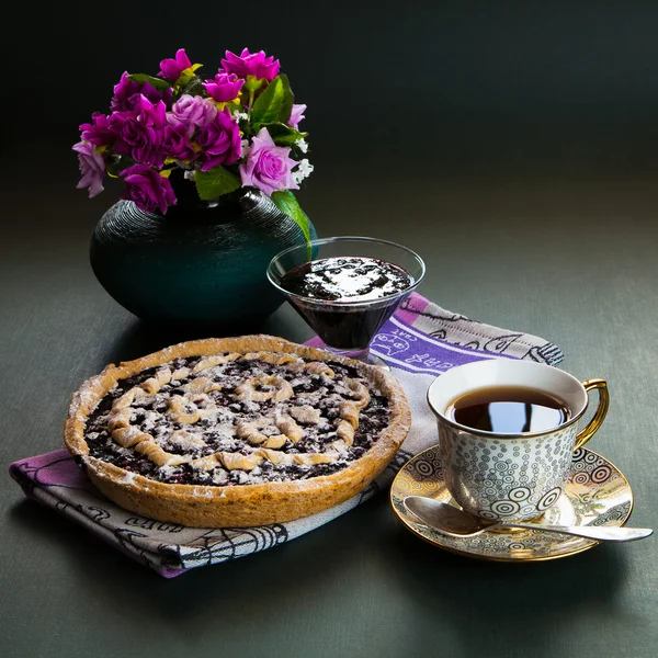Black currant pie — Stock Photo, Image