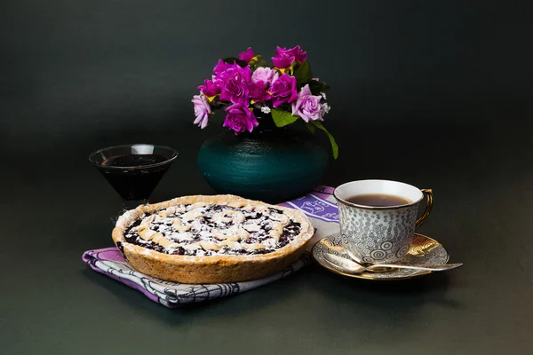 Siyah frenk üzümü pasta