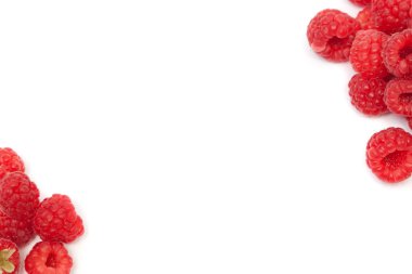 Beyaz arkaplanda ahududu