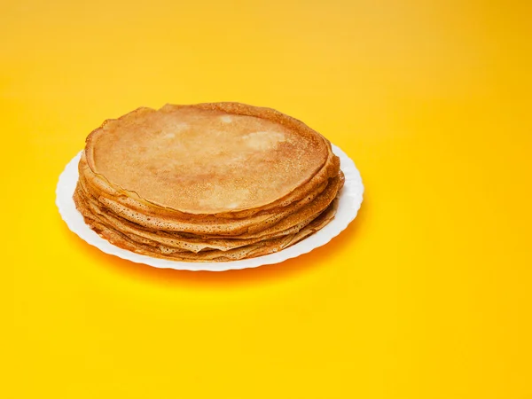 Russian taste pancakes on yellow background — Stock Photo, Image