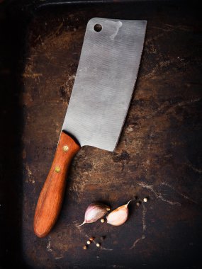 Mutfak balta grunge arka plan üzerinde