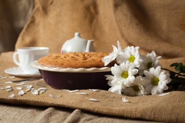 Krizantem çiçekli pasta