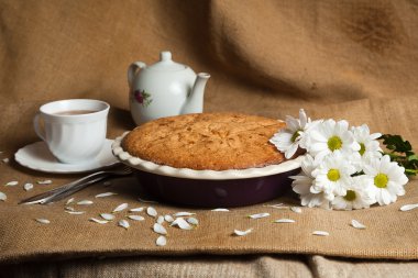 Krizantem çiçekli pasta