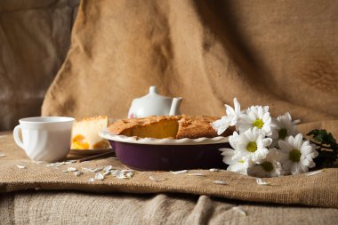 Krizantem çiçekli pasta