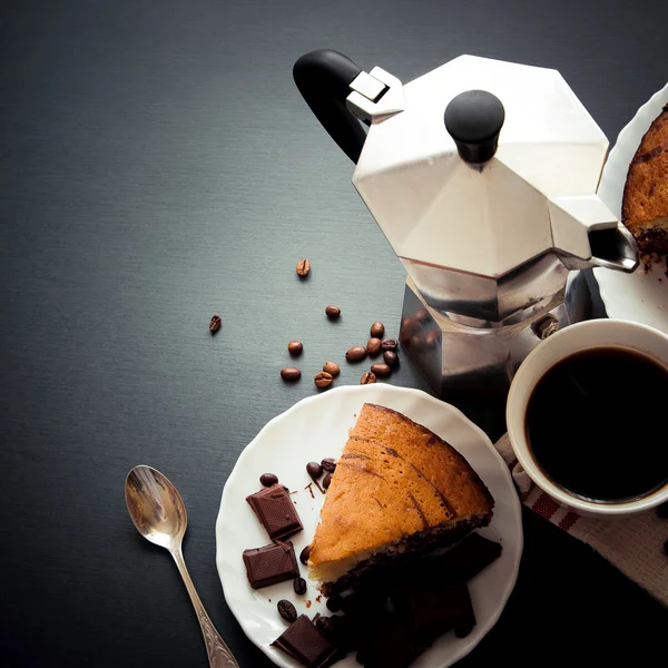 Çikolata ve bir kahve ile kek