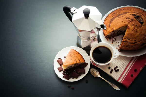 Çikolata ve bir kahve ile kek