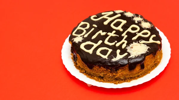 Tarta de cumpleaños con glaseado de chocolate y letras —  Fotos de Stock