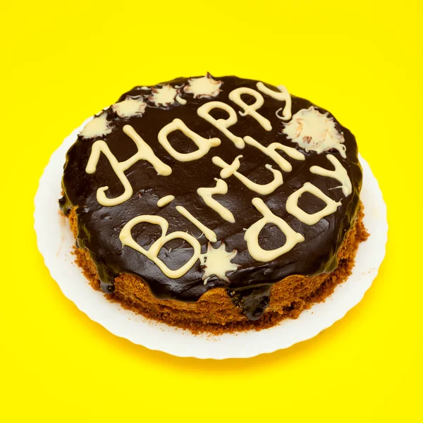 Tarta de cumpleaños con glaseado de chocolate y letras — Foto de Stock
