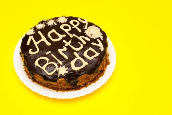 Tarta de cumpleaños con glaseado de chocolate y letras —  Fotos de Stock