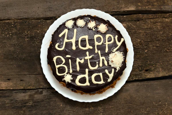Születésnapi torta csokoládé mázzal és betűk — Stock Fotó