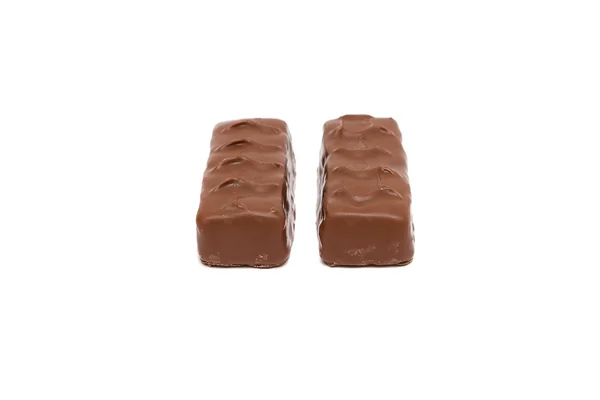 Barras de chocolate con tuercas aisladas sobre fondo blanco — Foto de Stock