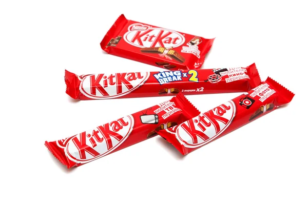 ORENBURG, RÚSSIA - OUTUBRO 8,2015: Kit Kat series For Those Who Like To Break candy chocolate bars made by Nestle. Isolado sobre fundo branco — Fotografia de Stock