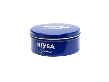 Orenburg, Rusya Federasyonu - Ekim 11,2015: banka bir krem ile. Nivea marka Alman şirket BEIERSDORF Ag aittir.