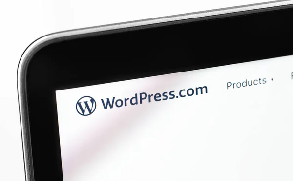 Wordpress网页上的屏幕笔记本电脑特写 Wordpress 开源网站内容管理系统 俄罗斯莫斯科 2020年3月24日 — 图库照片