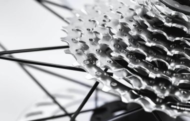 Bisiklet ekipmanları kaseti tekerleğin üzerinde, kapanış.