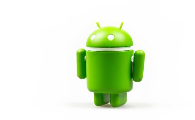 Beyaz arkaplanda Google Android figür sembolü. Google Android akıllı telefonlar, tablet bilgisayarlar, e-kitaplar ve diğer cihazlar için bir işletim sistemidir. Moskova, Rusya - 19 Mart 2020