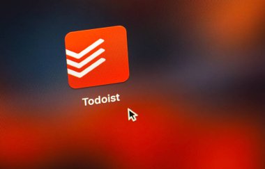 Ekran defterindeki Todoist logo uygulaması yakın plan. Todoist, bir web sitesi ve görev yönetimi yazılımıdır. Moskova, Rusya - 28 Temmuz 2020