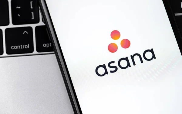 Asana Logo Mobiele App Het Scherm Smartphone Met Notebook Close — Stockfoto