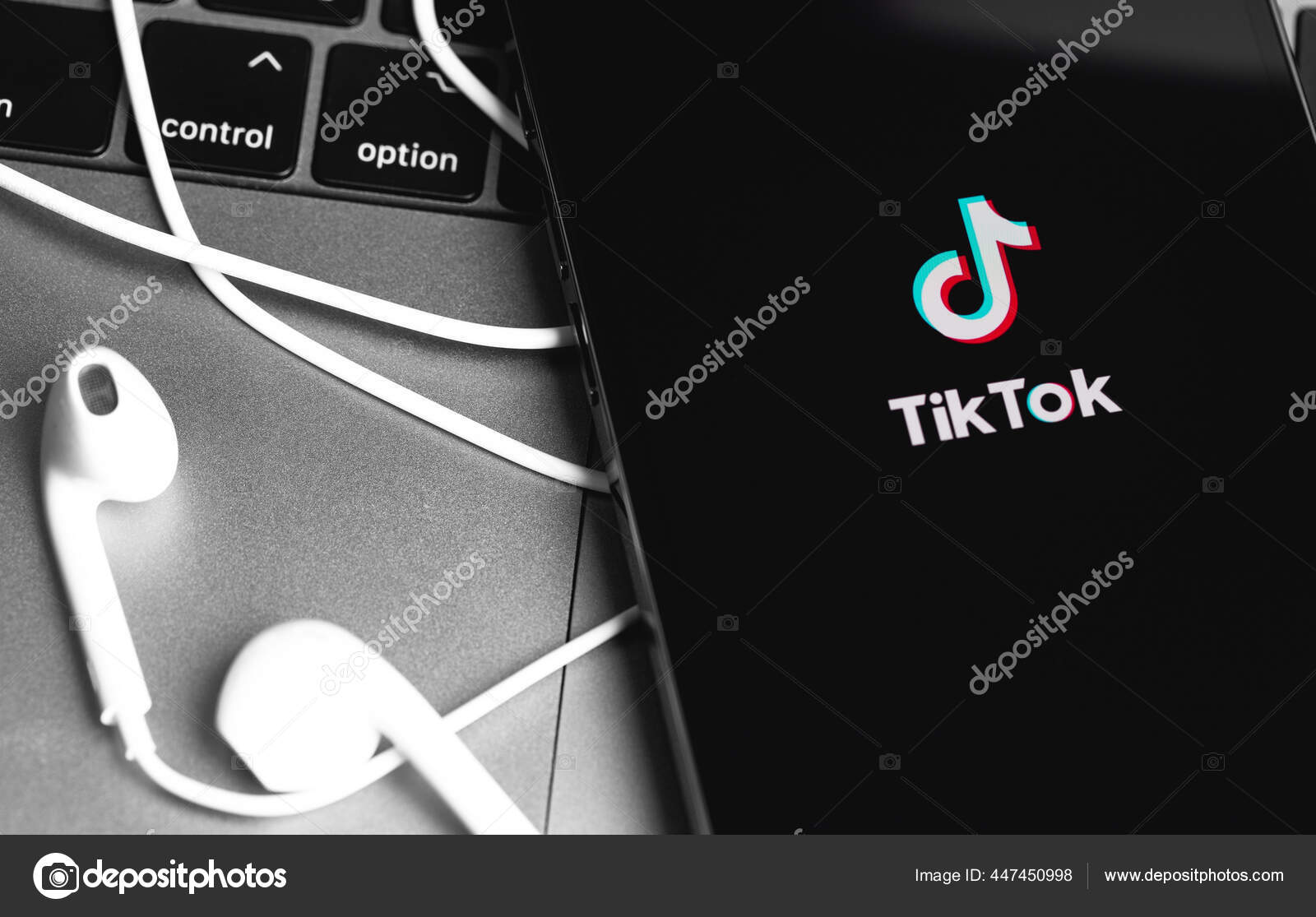 Логотип Tiktok Обрезанных Наушниках Iphone Apple Earpods Tesla Tok.
