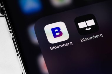 Ekran akıllı telefonundaki Bloomberg mobil simge uygulamaları yakın plan. Bloomberg L.P. özel bir finansal yazılım, veri ve medya şirketidir. Moskova, Rusya - 28 Kasım 2020