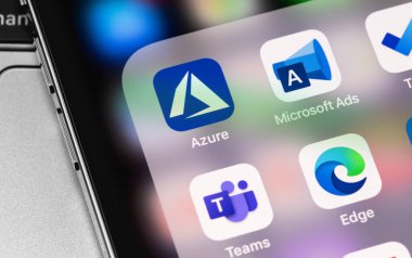 Edge, To Do, Microsoft reklamları, Azure, takımlar - ekrandaki akıllı telefon uygulamaları. Microsoft tescilli yazılım üretiminde en büyük çokuluslu şirketlerden biridir. Moskova, Rusya - 3 Aralık 2020