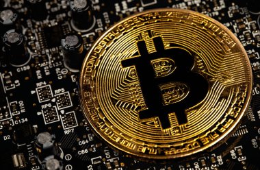 Devre kartında bitcoin kripto para birimi, makro