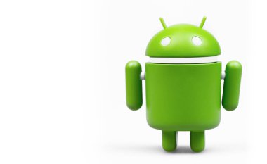 Beyaz arkaplanda Google Android figür sembolü. Google Android akıllı telefonlar, tablet bilgisayarlar, e-kitaplar ve diğer cihazlar için bir işletim sistemidir. Moskova, Rusya - 20 Eylül 2020