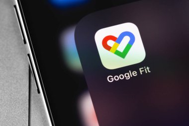 Ekran akıllı telefonundaki Google Fit uygulaması. Google Fit, Google tarafından geliştirilen bir sağlık izleme platformudur. Moskova, Rusya 5 Aralık 2020