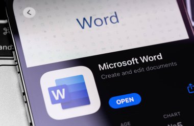iPhone ekranında Microsoft Word mobil uygulaması. Microsoft Corporation, Amerikan çok uluslu teknoloji şirketidir. Moskova, Rusya 5 Aralık 2020