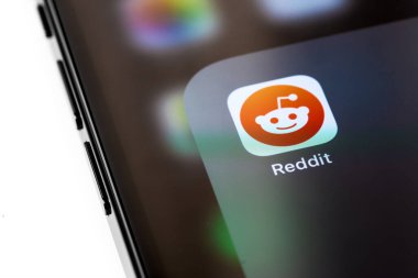 Akıllı telefondaki mobil uygulama simgesini reddit et. Reddit - Sosyal Haber Sitesi. Moskova, Rusya - 16 Ocak 2021
