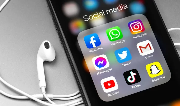 Zobrazování Ikon Mobilních Aplikací Sociálních Médií Facebook Instagram Tiktok Youtube — Stock fotografie