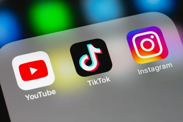 Menampilkan Aplikasi Media Sosial Mobile Ikon Youtube Tiktok Instagram Moskow — Stok Foto