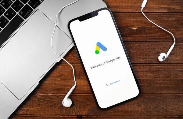 Google Ads Adwords Logo Application Mobile Sur Écran Iphone Écouteurs — Photo