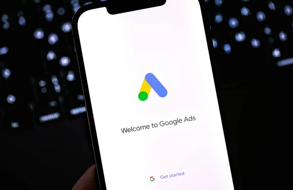 Google Ads Adwords Logo App Sur Écran Iphone Dans Obscurité — Photo