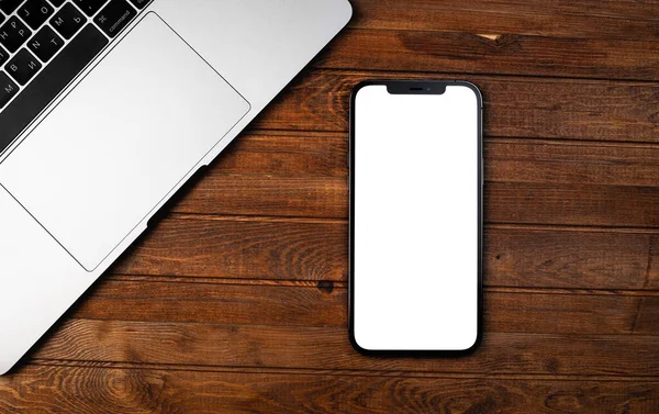 Iphone Pro Max Blank White Screen Macbook Notebook Wood Desk — ストック写真