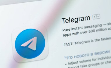 Ekran defterindeki telgraf uygulamaları, Macbook kapatması. Telgraf - platformlar arası kurye. Moskova, Rusya - 16 Ocak 2021