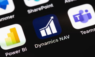Microsoft Dynamics mobil uygulaması ekran akıllı telefonunda. Microsoft Dynamics - şirket kaynak planlaması (ERP) ve müşteri ilişkileri yönetimi (CRM) için yazılım uygulamaları serisi. Moskova, Rusya - 16 Şubat 2021