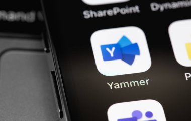 Microsoft Yammer mobil uygulaması ekran akıllı telefonunda. Yammer, kurumlar arası iletişim ve işbirliği için bir araçtır. Moskova, Rusya - 16 Şubat 2021